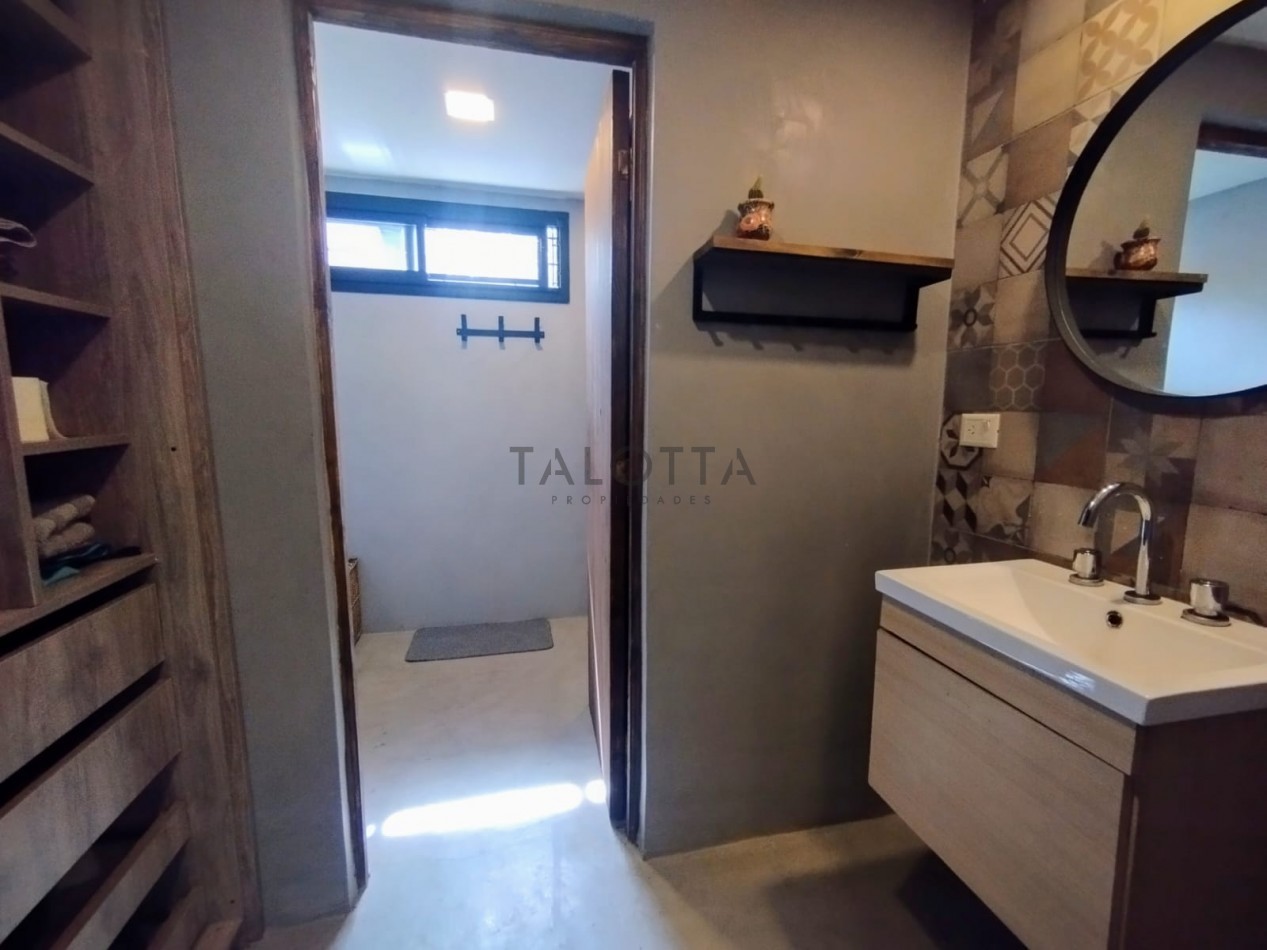 Casa 4 ambientes con parque en Alfar  
