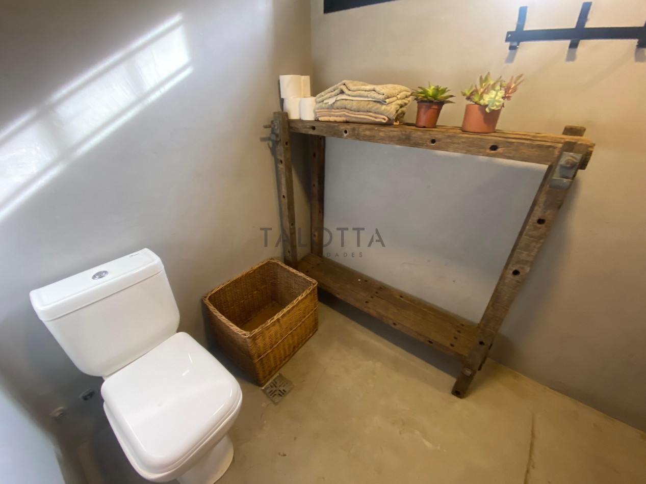 Casa 4 ambientes con parque en Alfar  