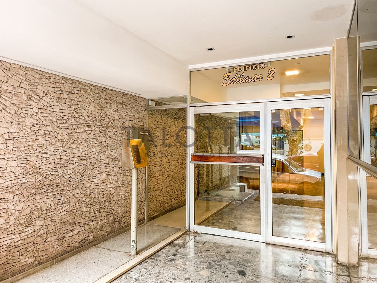Departamento de 1 ambiente amoblado al frente con espacio de cochera 