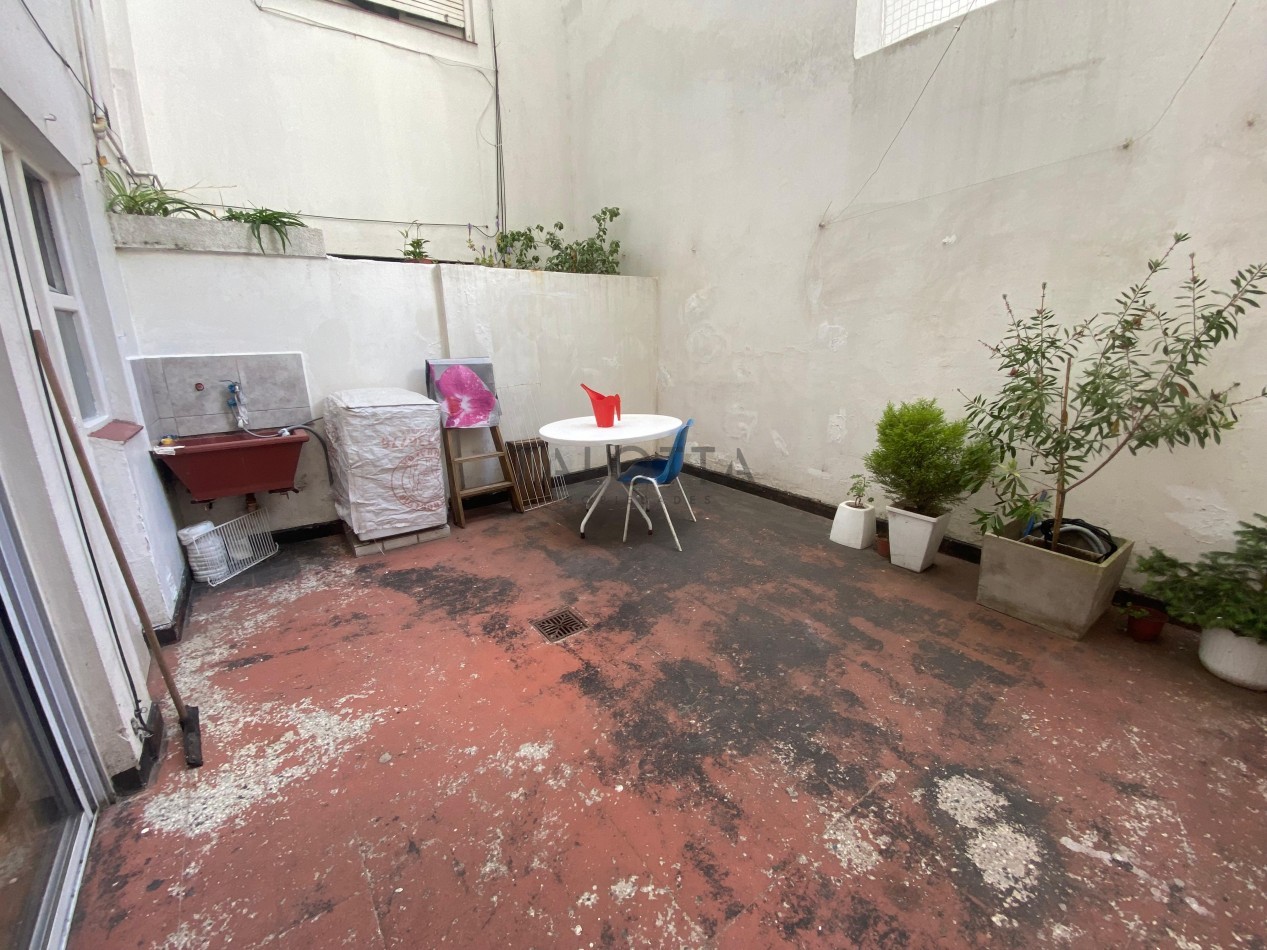 Departamento 2 ambientes con patio 