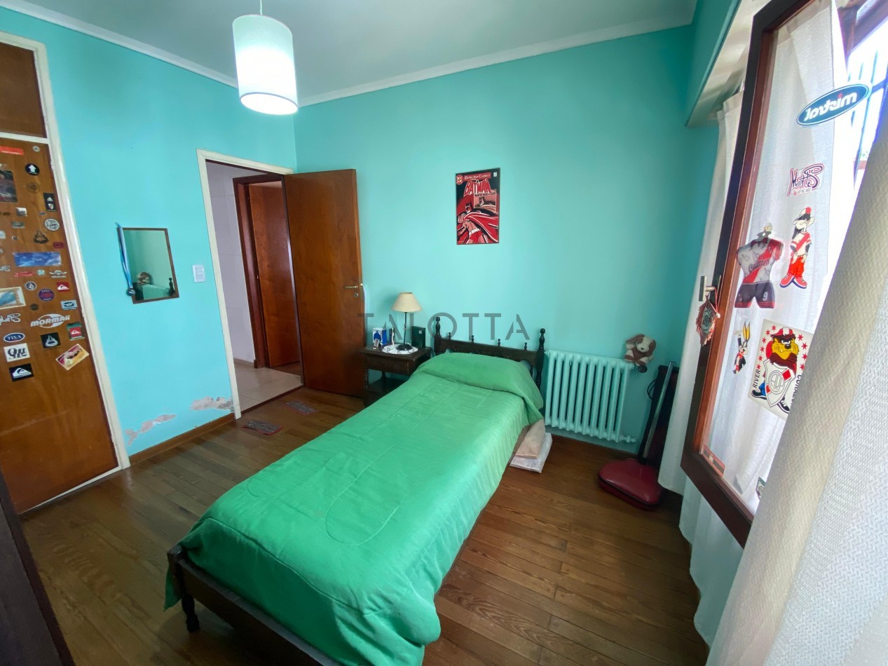 Casa 4 ambientes reciclada con quincho + Galpon y departamento 