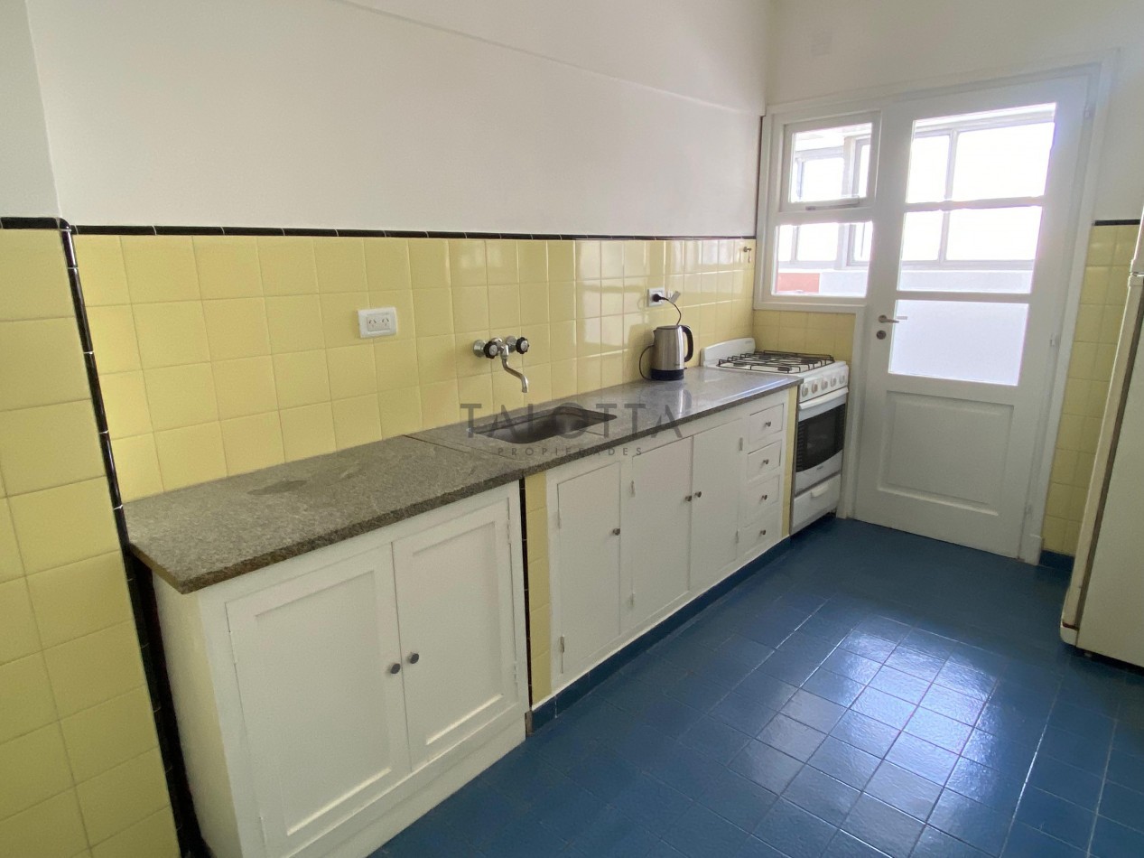 Departamento 4 Ambientes al frente con cochera y baulera Plaza Mitre 