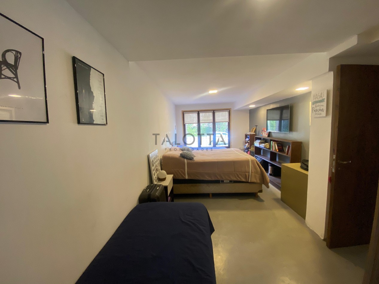 Casa 4 ambientes con parque en Alfar  