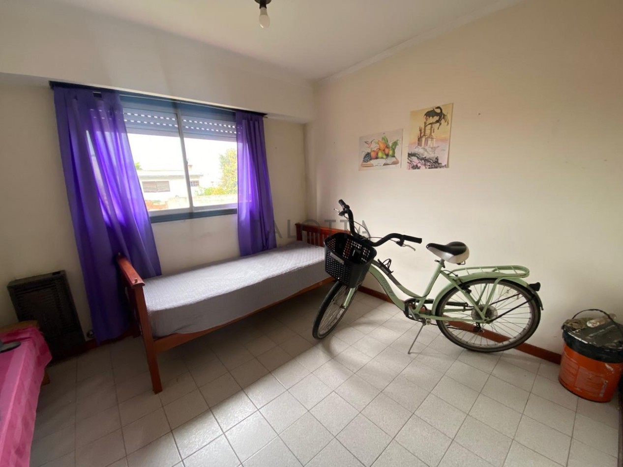DEPARTAMENTO 4 Ambientes al frente con balcon frances y cochera descubierta 
