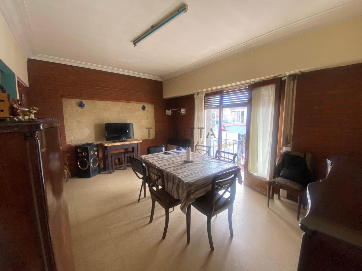 Departamento 4 ambientes al frente con balcon y terraza 