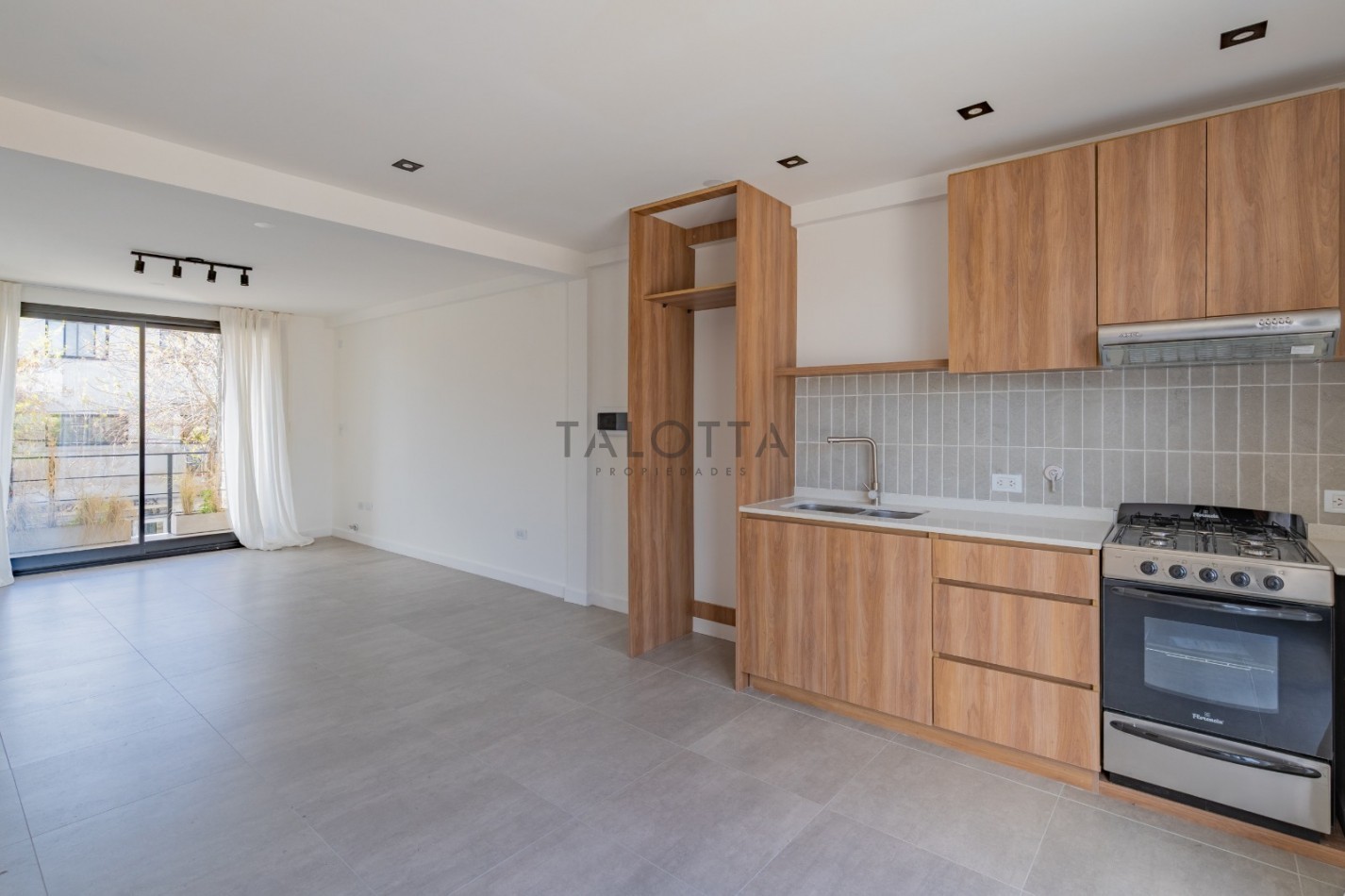 Ph 3 ambientes al frente con balcon al frente con parrilla y cochera a estrenar 