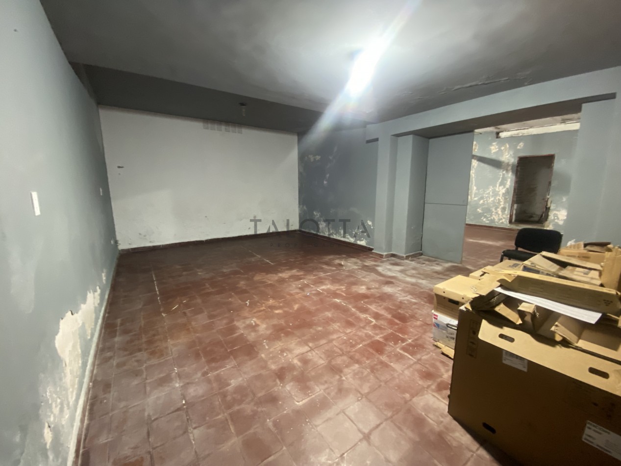 Casa 5 ambientes con gran parque barrio Santa Cecilia a una cuadra de la costa 