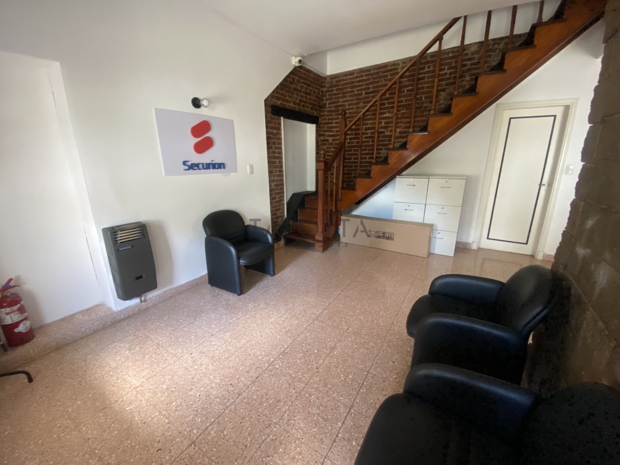 Casa 5 ambientes con gran parque barrio Santa Cecilia a una cuadra de la costa 