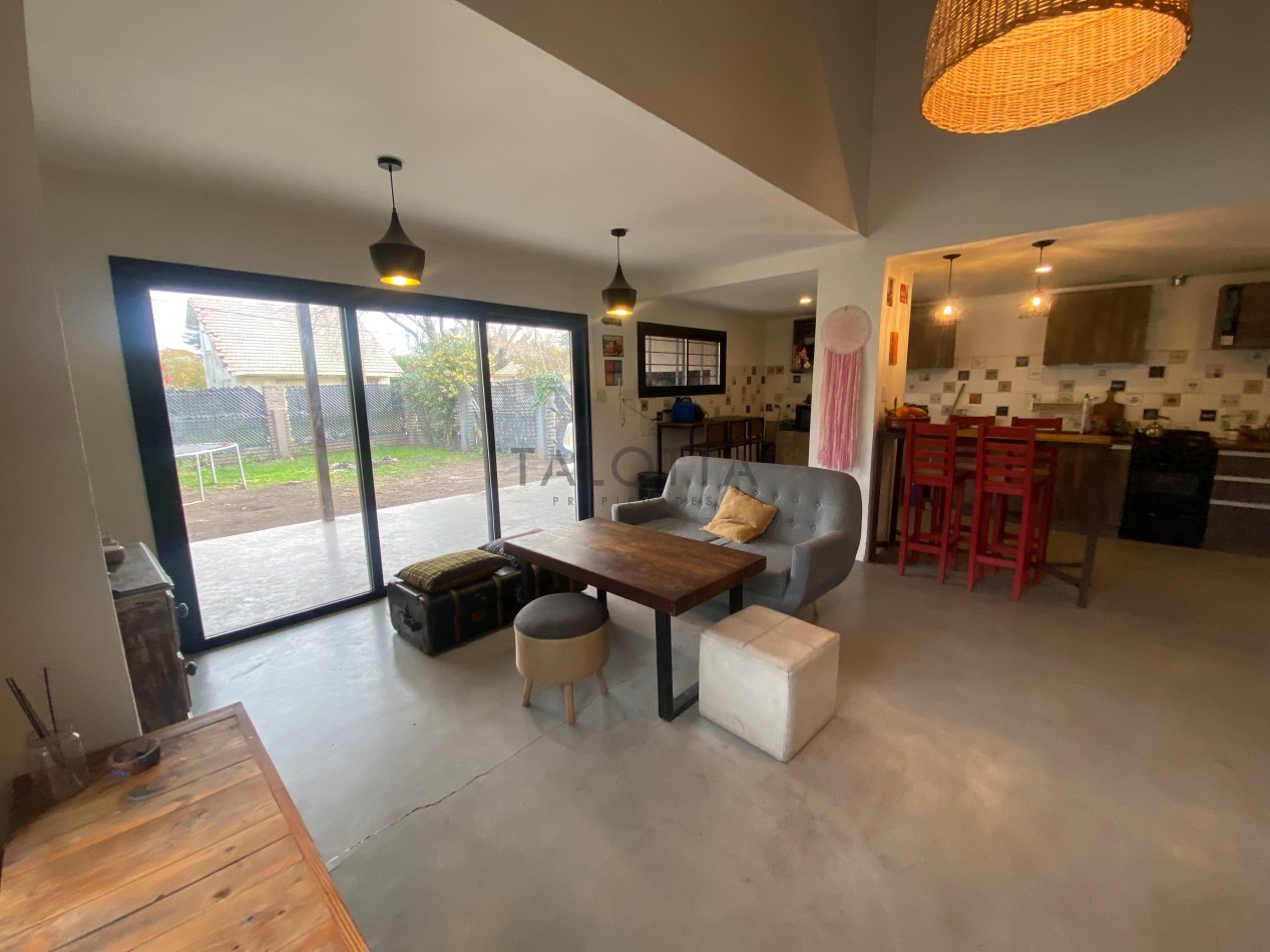 Casa 4 ambientes con parque en Alfar  
