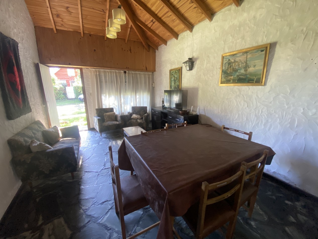 Casa 3 ambientes con parque 