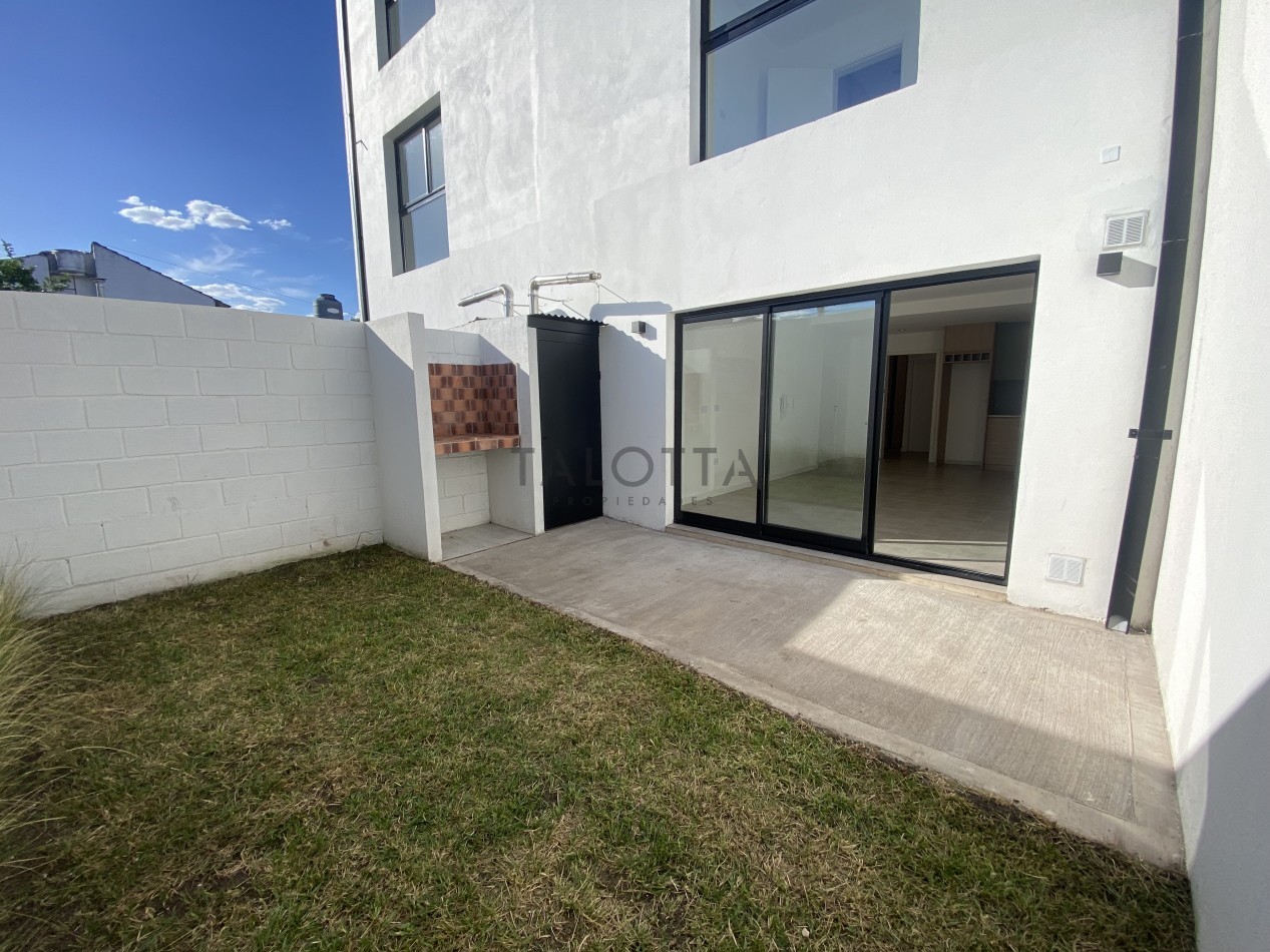 Departamento 2 Ambientes a estrenar con patio y parrilla  