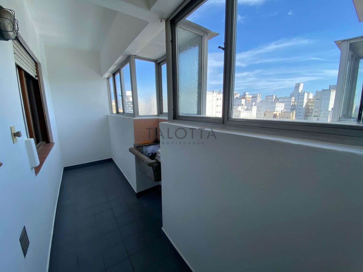 Departamento 4 Ambientes al frente con cochera y baulera Plaza Mitre 