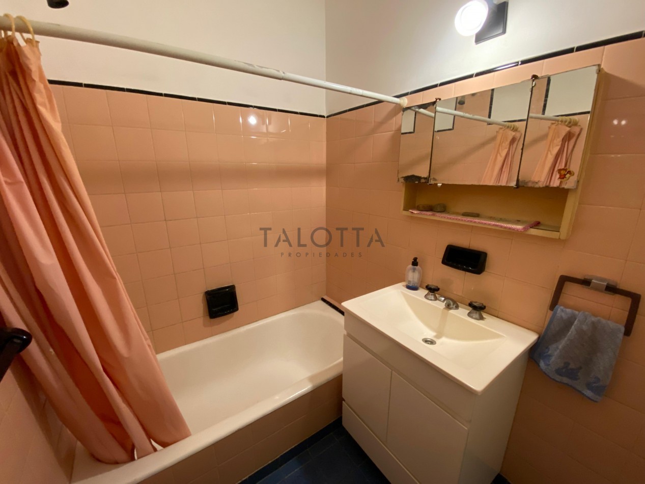 Departamento 4 Ambientes al frente con cochera y baulera Plaza Mitre 