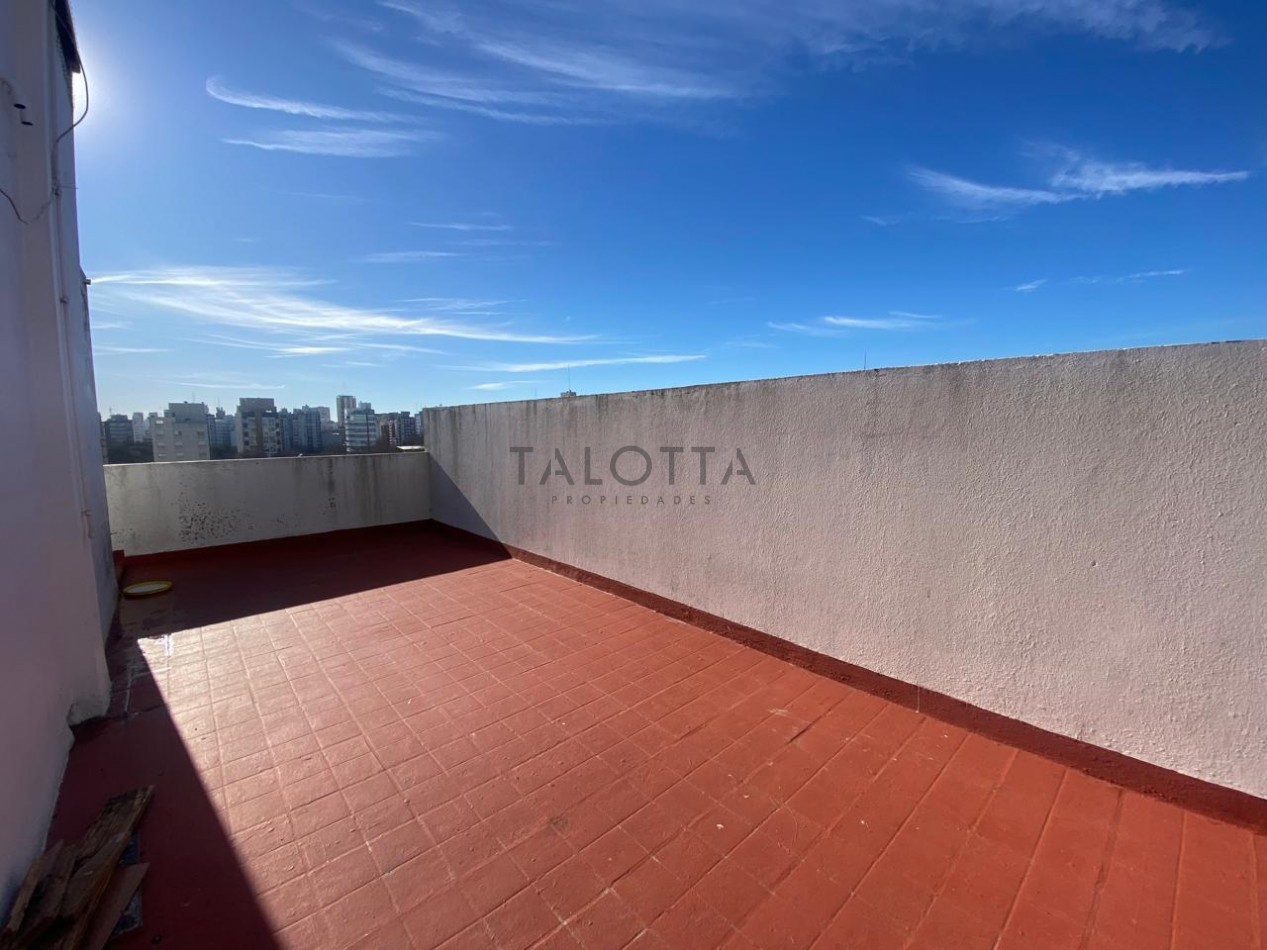 Departamento semipiso 2 ambientes al frente con balcon 