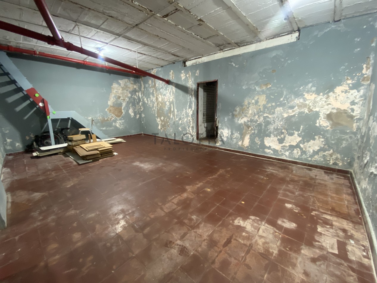 Casa 5 ambientes con gran parque barrio Santa Cecilia a una cuadra de la costa 