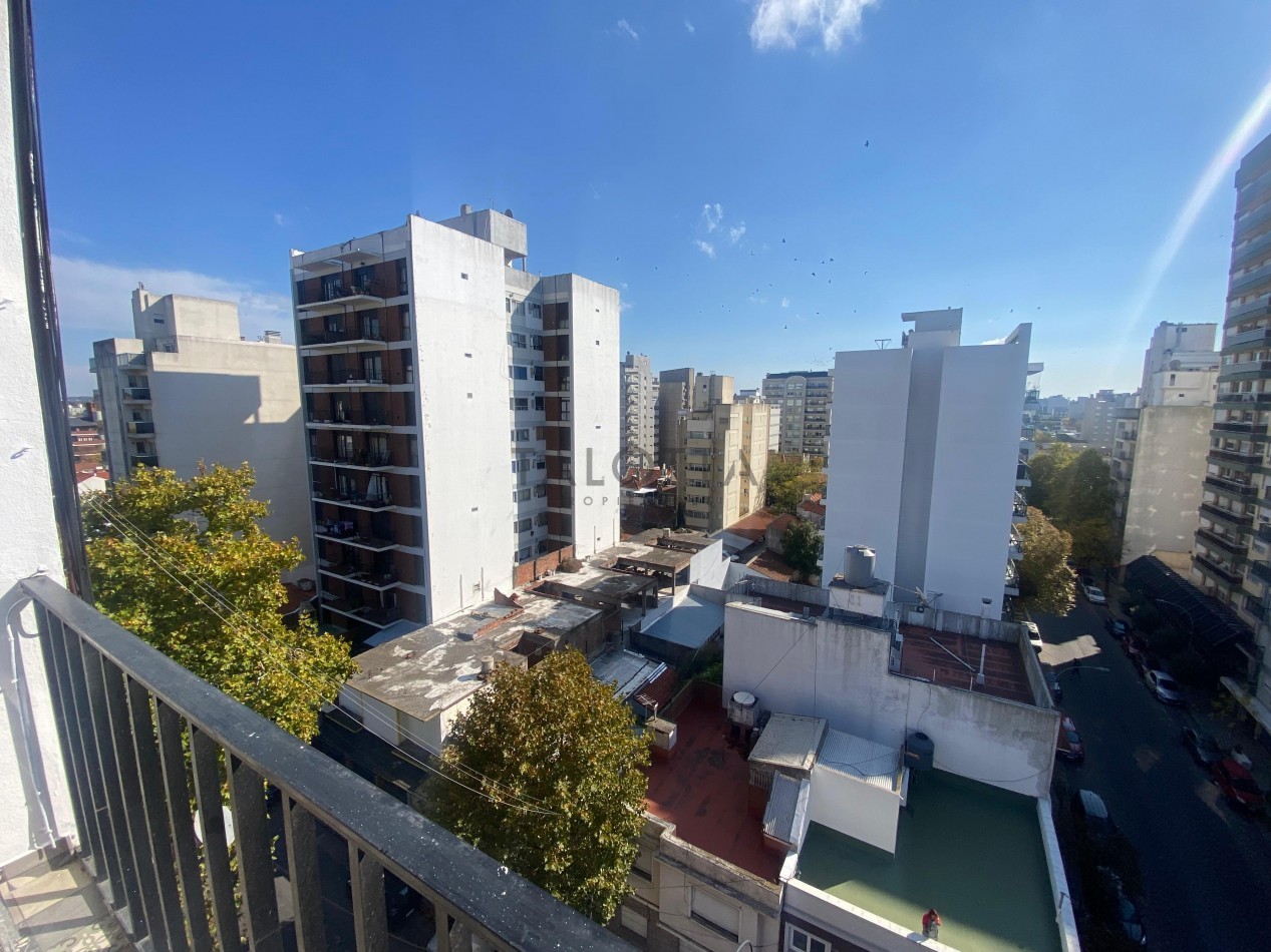 Departamento 2 ambientes al frente con balcon amoblado