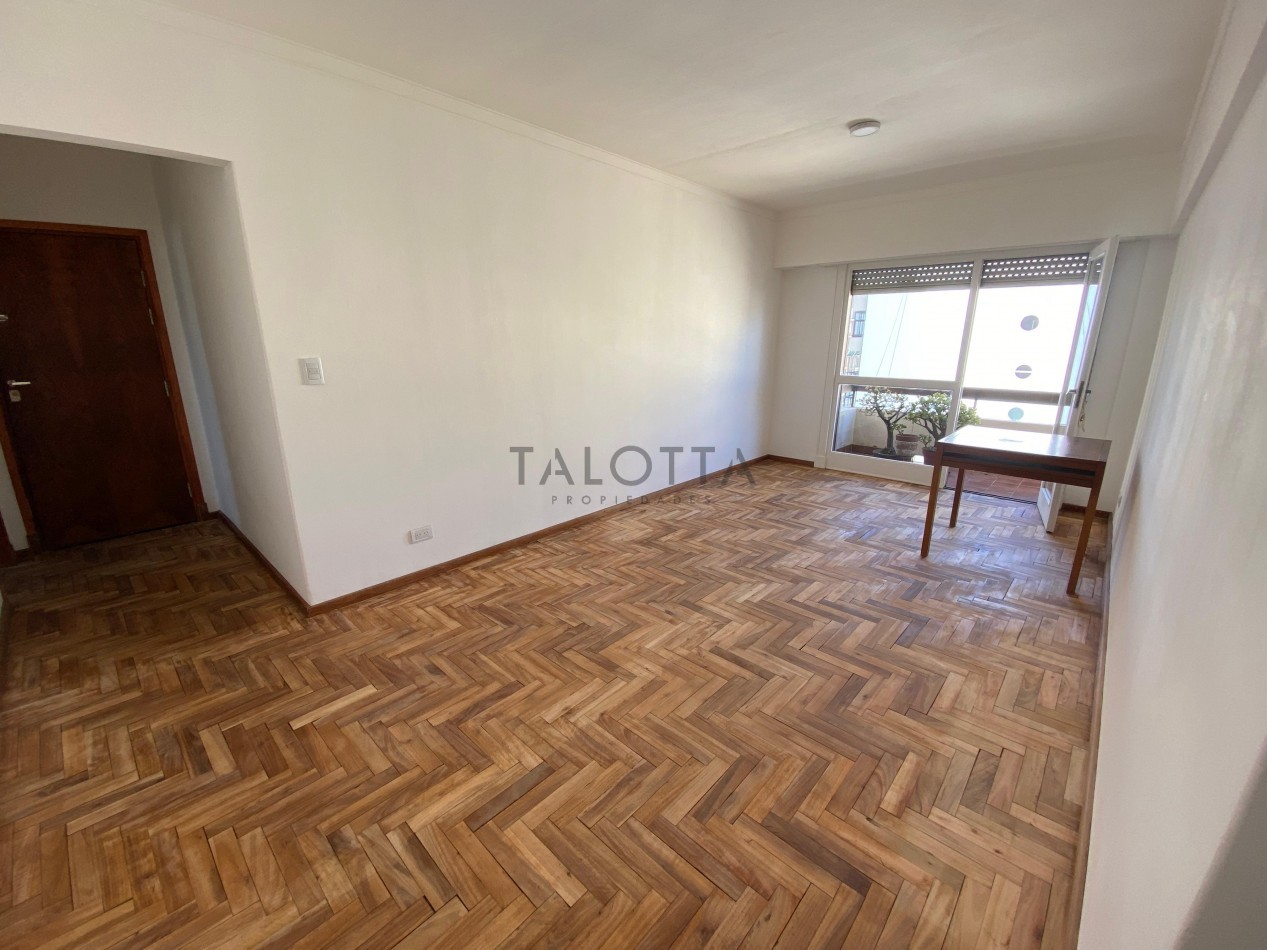 Departamento 4 Ambientes al frente con cochera y baulera Plaza Mitre 