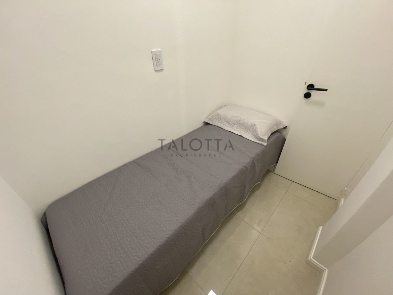 Departamento 2 ambientes con dependencia al frente con balcon frances 