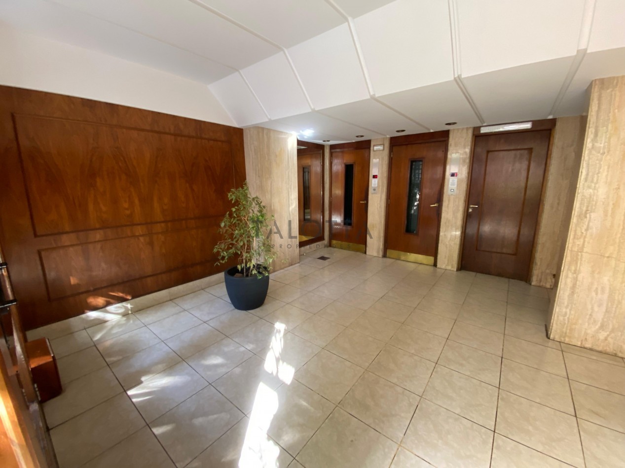 Departamento 4 Ambientes al frente con cochera y baulera Plaza Mitre 