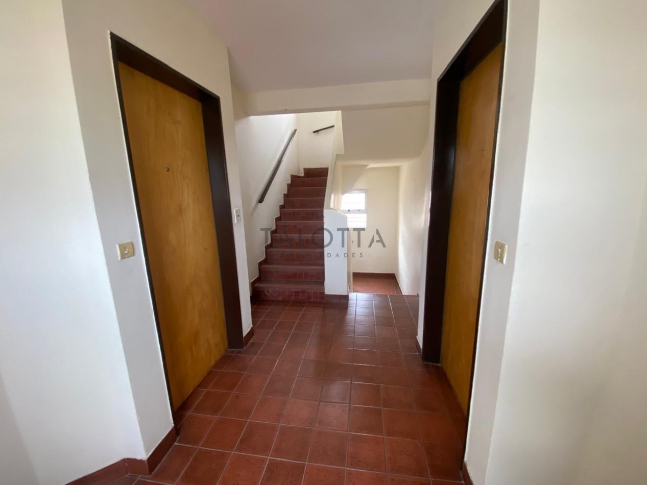 DEPARTAMENTO 4 Ambientes al frente con balcon frances y cochera descubierta 