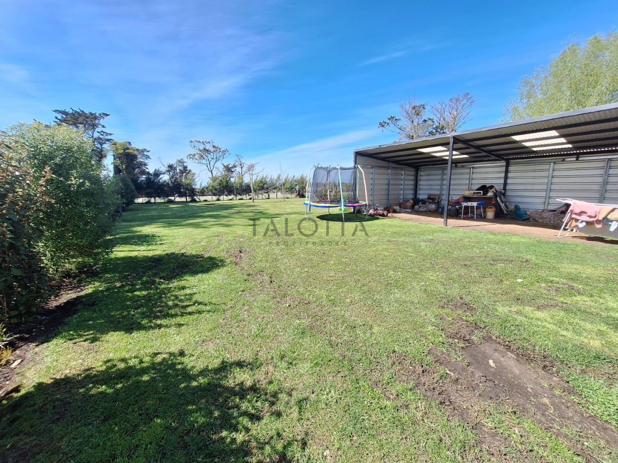 CASA 4 AMBIENTES CON PARQUE 