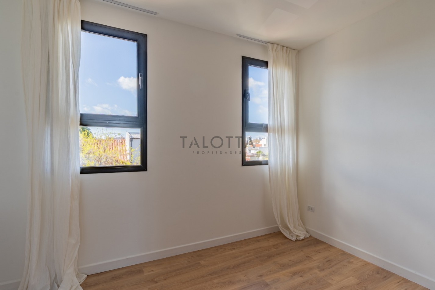 Ph 3 ambientes al frente con balcon al frente con parrilla y cochera a estrenar 