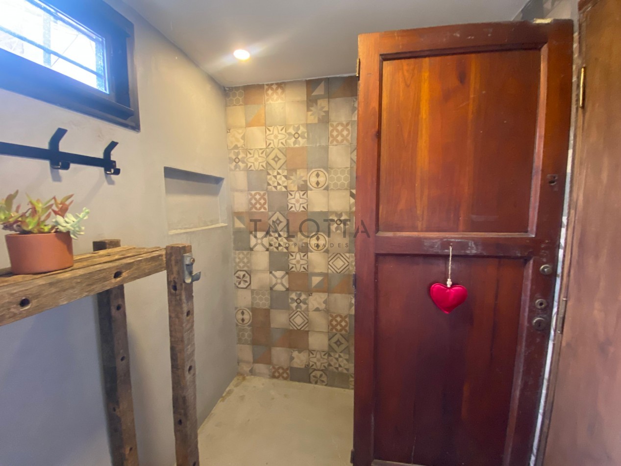 Casa 4 ambientes con parque en Alfar  
