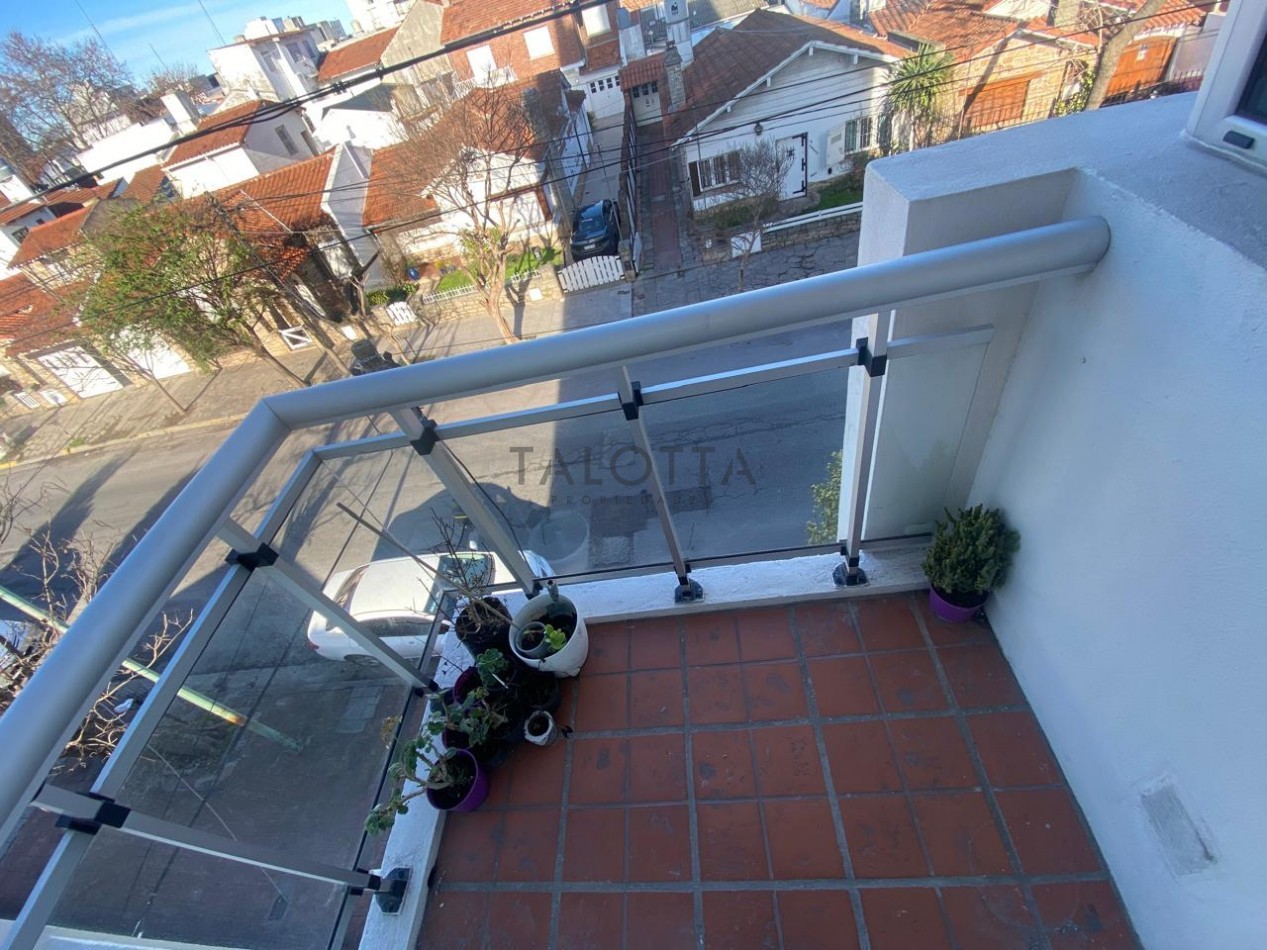 Departamento semipiso 2 ambientes al frente con balcon 