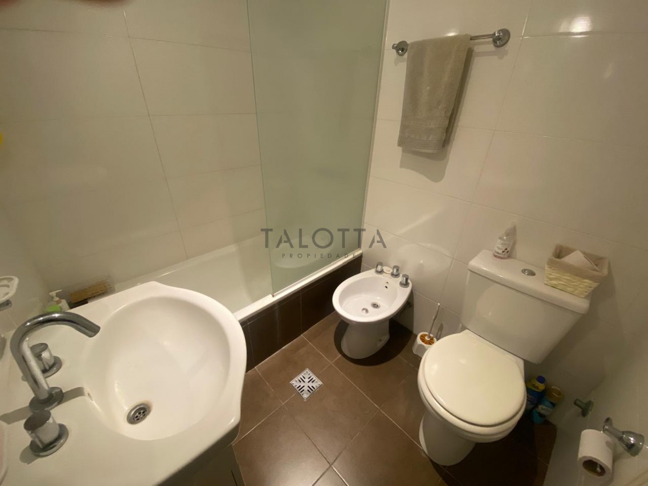 Departamento semipiso 2 ambientes al frente con balcon 