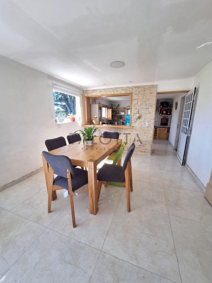 CASA 4 AMBIENTES CON PARQUE 