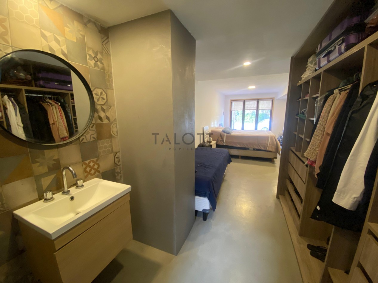 Casa 4 ambientes con parque en Alfar  