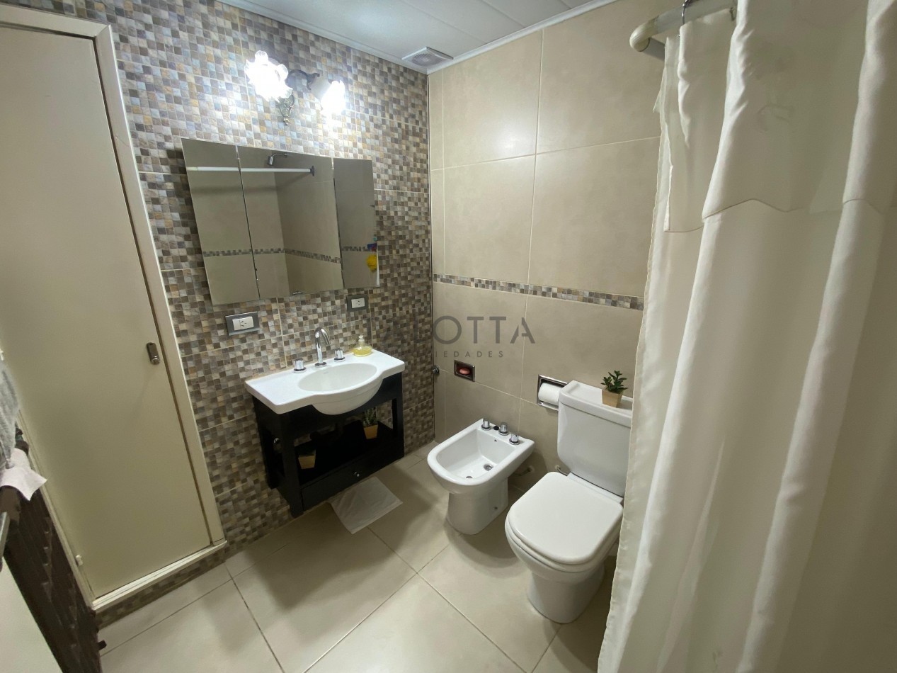 Casa 4 ambientes reciclada con quincho + Galpon y departamento 