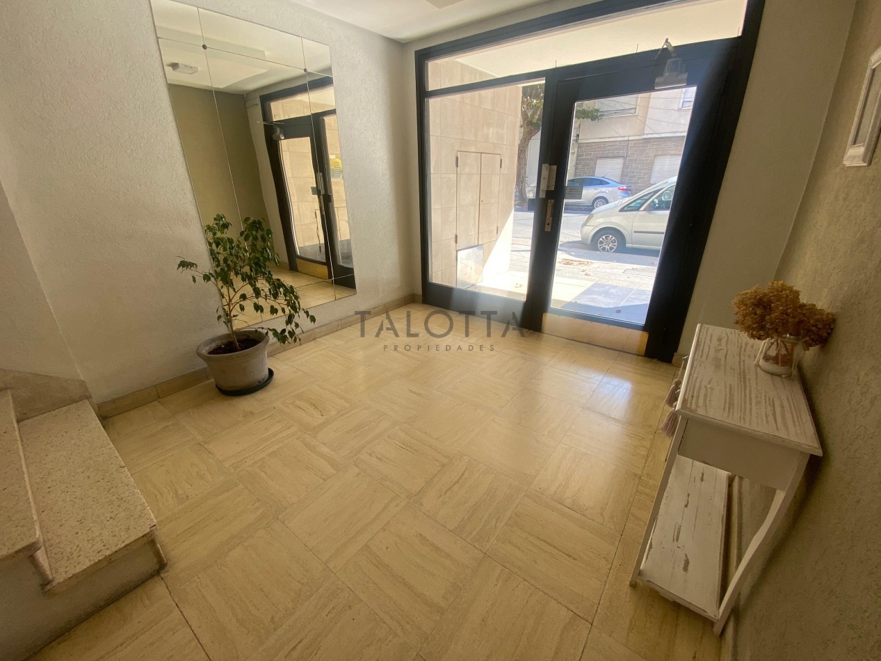 Departamento 2 ambientes al frente con balcon amoblado