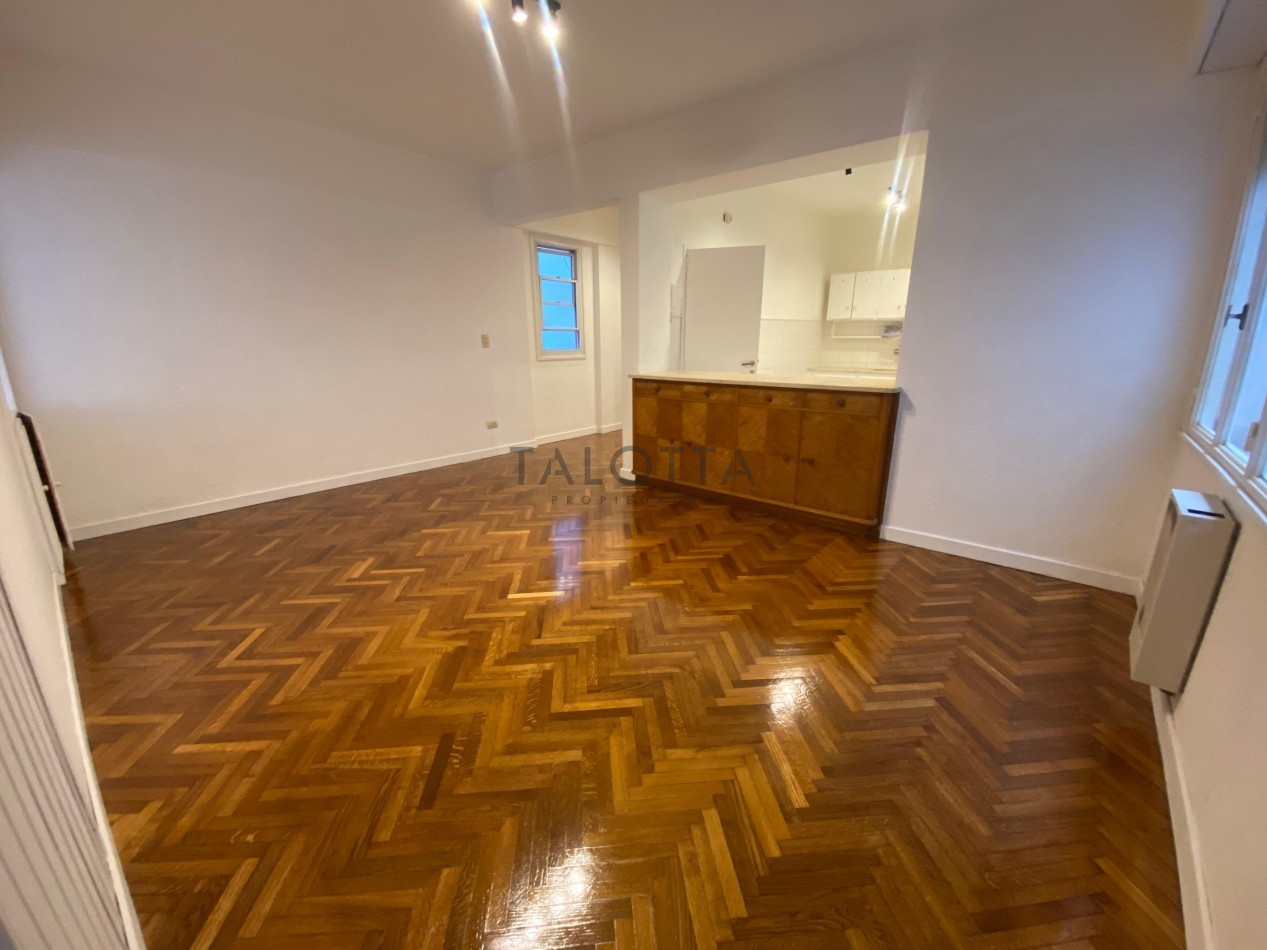Departamento 4 ambientes con dependencia al frente 
