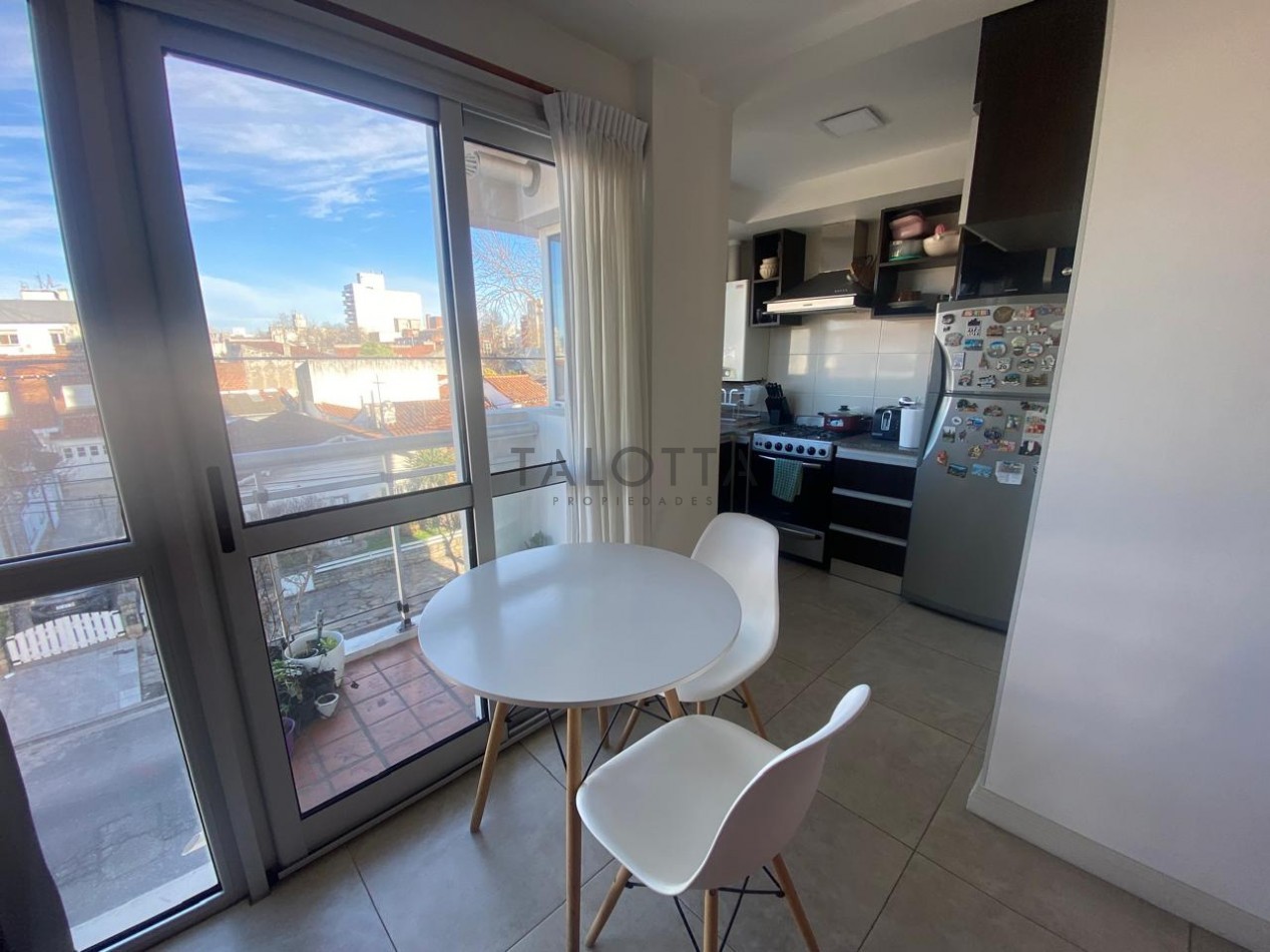 Departamento semipiso 2 ambientes al frente con balcon 