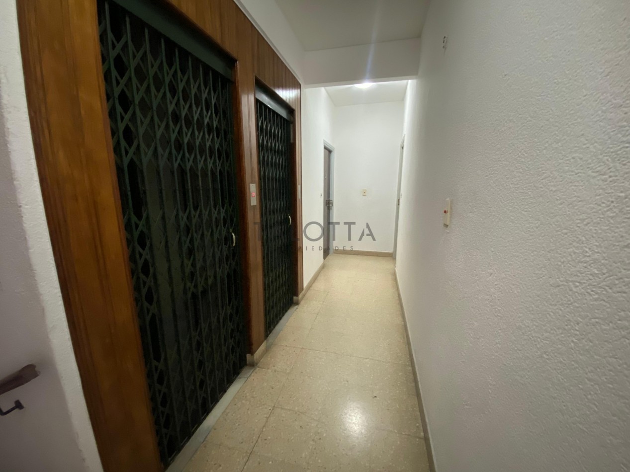 Departamento 3 ambientes con balcon reciclado Plaza Colon 