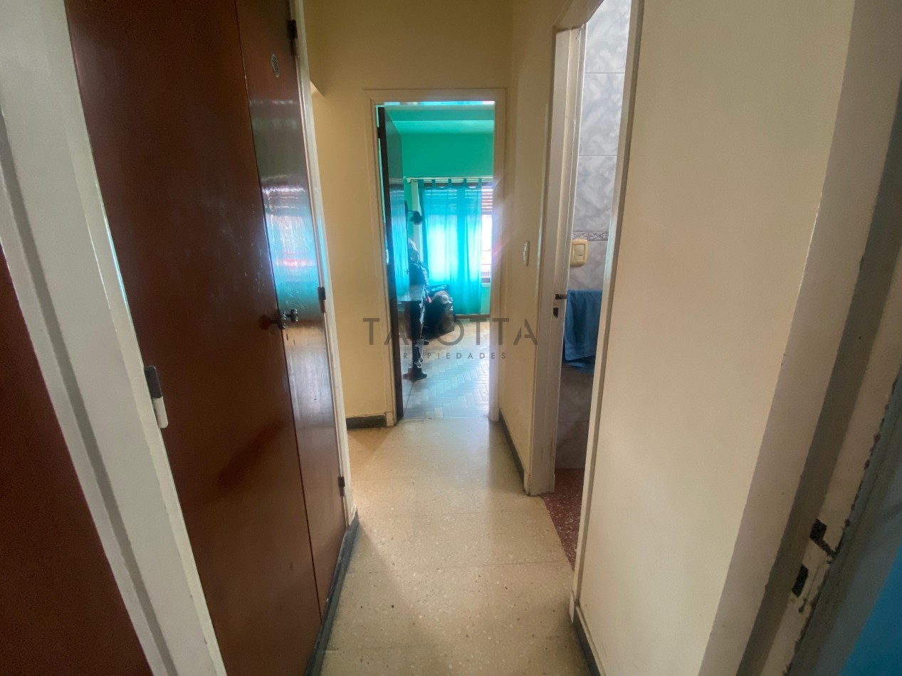 Departamento 4 ambientes al frente con balcon y terraza 
