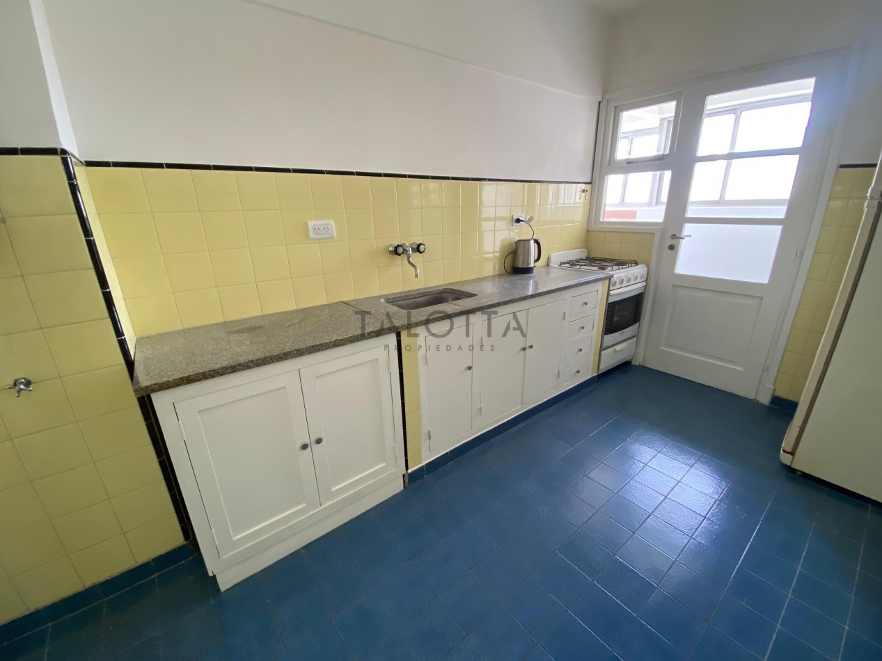 Departamento 4 Ambientes al frente con cochera y baulera Plaza Mitre 