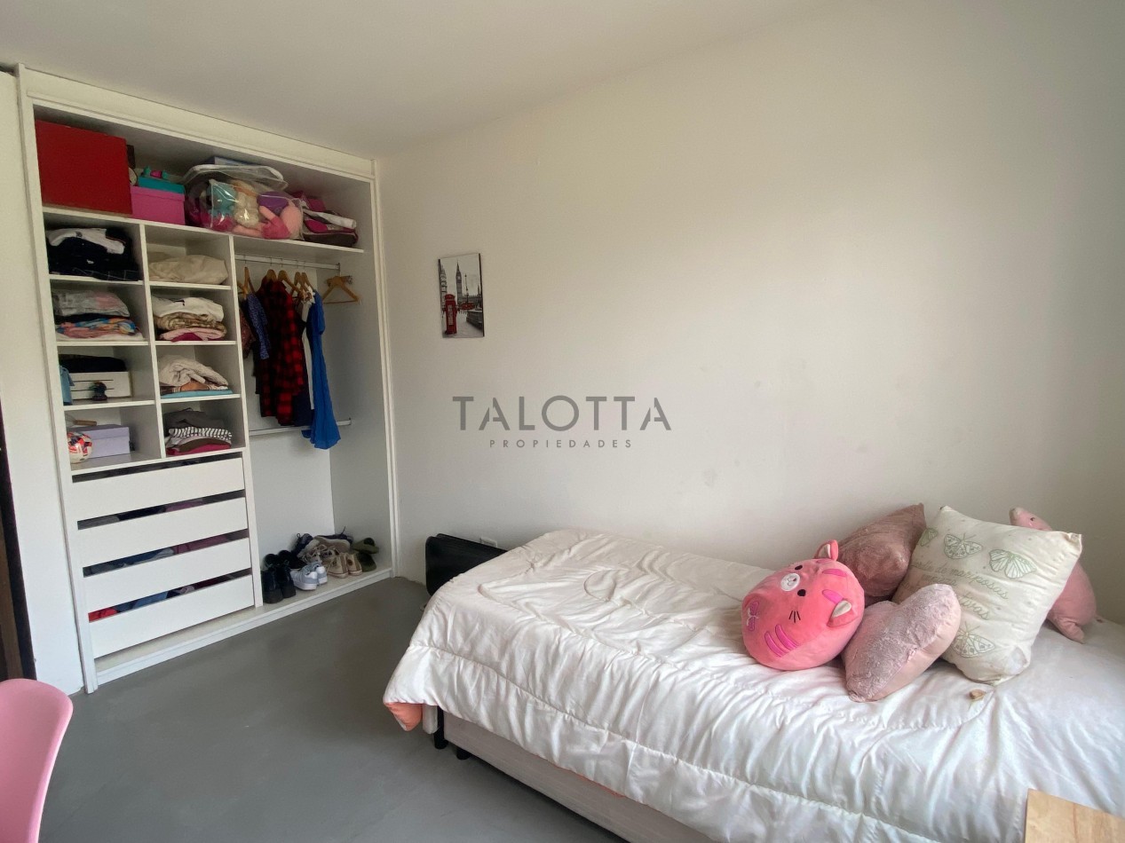 Casa 4 ambientes con parque en Alfar  