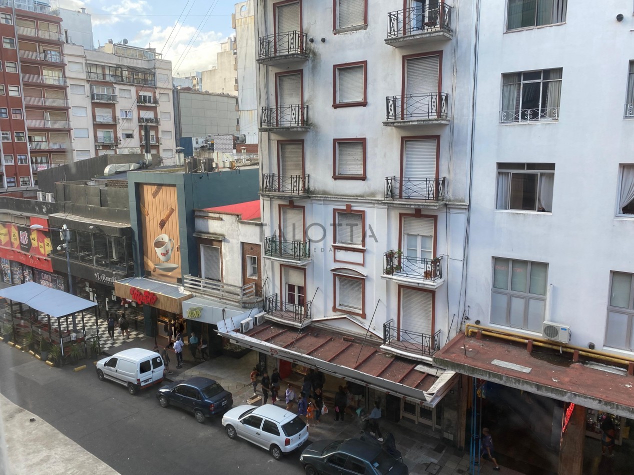 Departamento 4 ambientes con dependencia al frente 