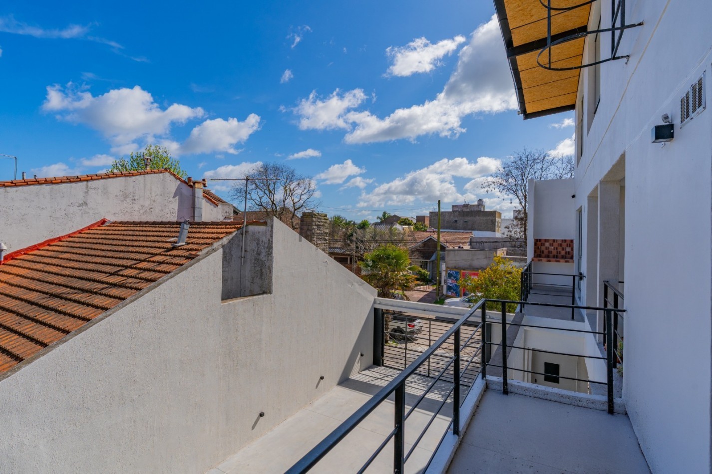 Ph 3 ambientes al frente con balcon al frente con parrilla y cochera a estrenar 