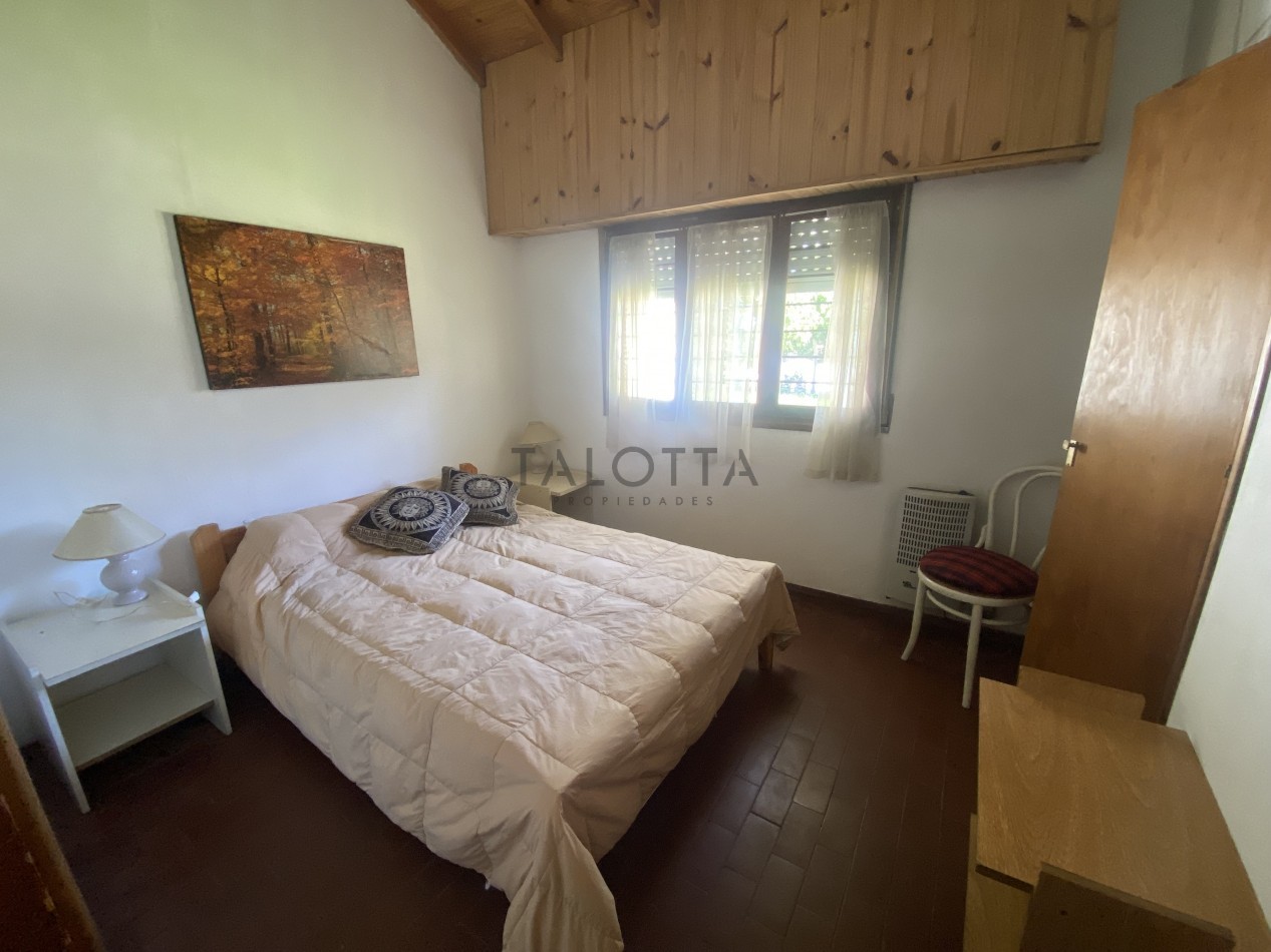 Casa 3 ambientes con parque 