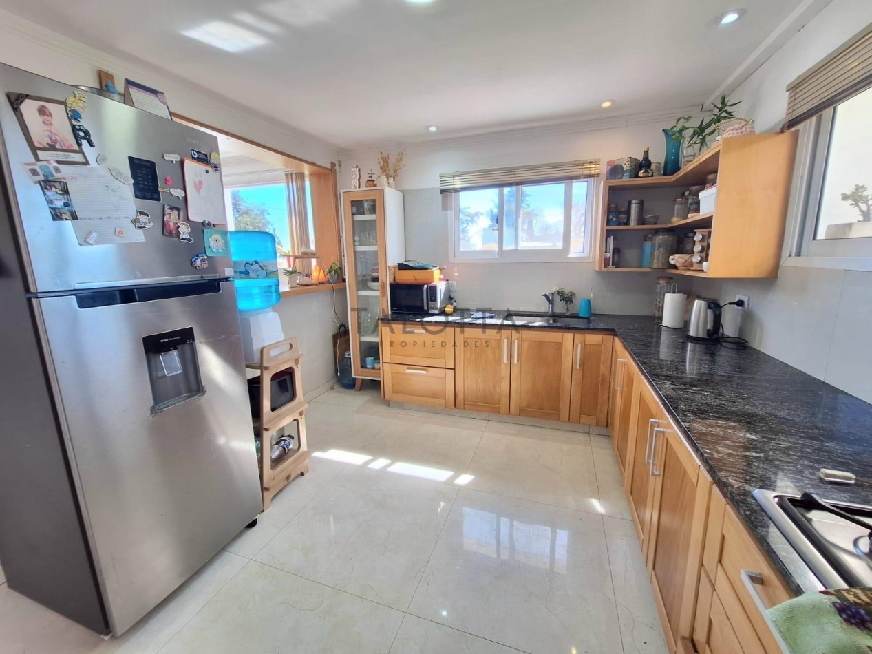 CASA 4 AMBIENTES CON PARQUE 