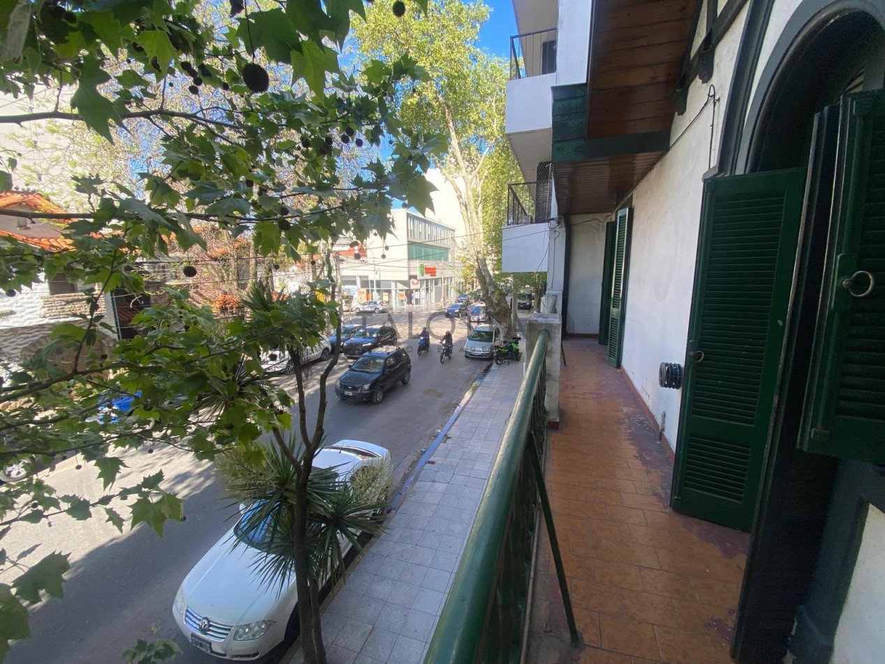 Alquiler oficina 3 ambientes  al frente con balcon - Plaza Mitre 
