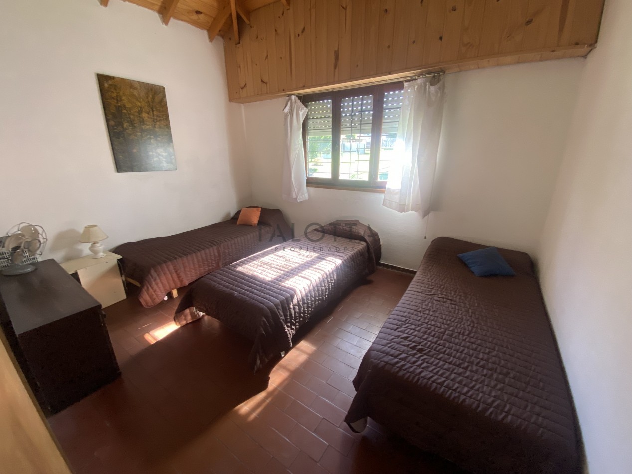 Casa 3 ambientes con parque 