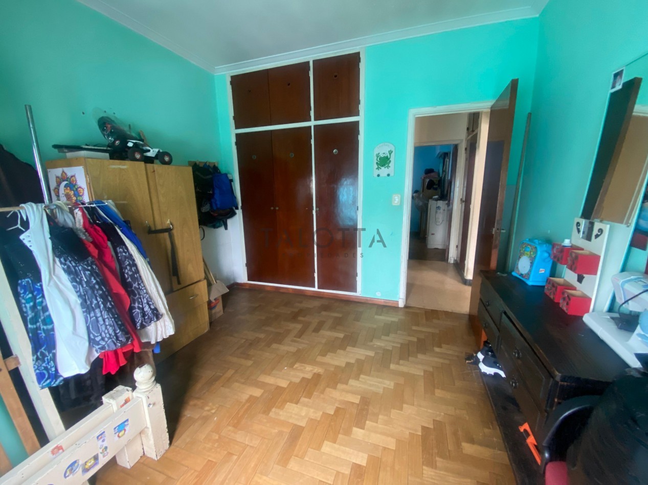 Departamento 4 ambientes al frente con balcon y terraza 