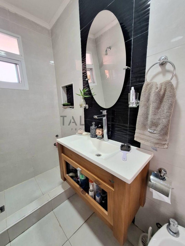 CASA 4 AMBIENTES CON PARQUE 