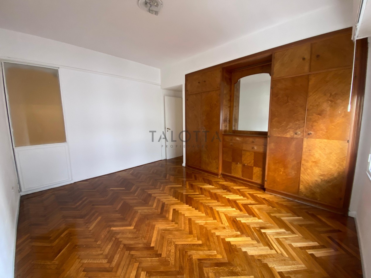 Departamento 4 ambientes con dependencia al frente 