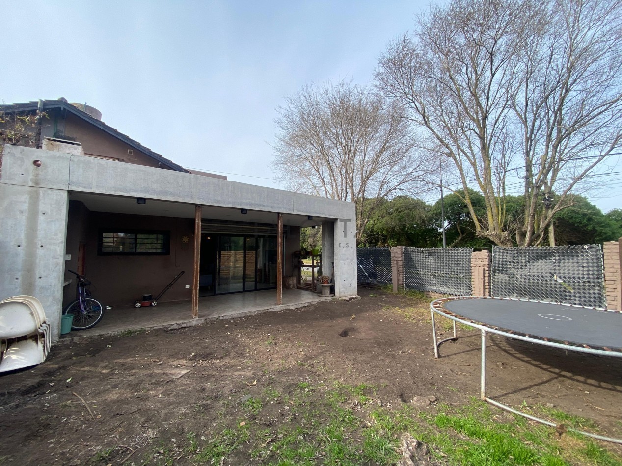 Casa 4 ambientes con parque en Alfar  