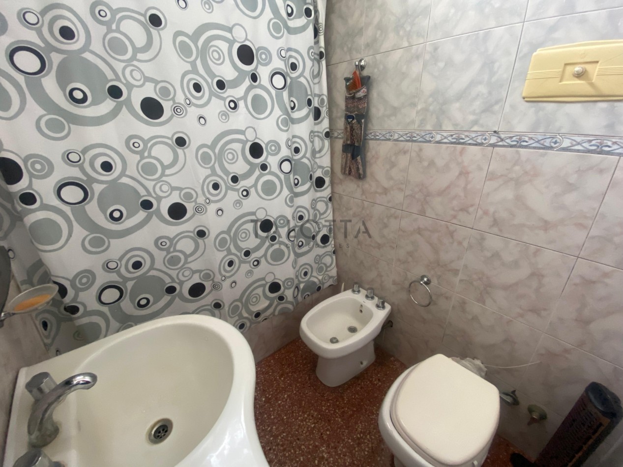 Departamento 4 ambientes al frente con balcon y terraza 